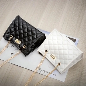 Sacs à main en cuir bon marché pour femmes avec chaîne en treillis et diamant sacs à bandoulière fourre-tout à aisselles - Product Image 2