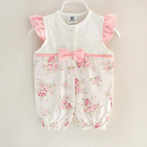 Vente en gros de vêtements pour bébés : Adorables barboteuses florales pour bébés filles en provenance de Chine - Product Image 1