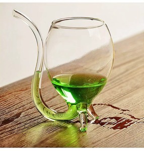 Verre à cocktail avec <span class=keywords><strong>paille</strong></span> pour vin rouge, jus, lait, eau – Le verre à jus <span class=keywords><strong>de</strong></span> <span class=keywords><strong>vampire</strong></span> - Product Image 1