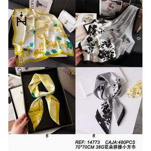 Pañuelo Cuadrado Pequeño con Estampado Floral de 70x70cm y 38g, Accesorio de Moda para Mujer - Product Image 3