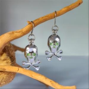 Venta al por mayor de fábrica Halloween luminoso ahueca hacia fuera el cráneo fantasma noche luz colgante pendientes colgantes para mujeres - Product Image 2