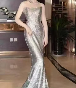 S0081 Nuovo Abito da Sera Lussuoso in Argento <span class=keywords><strong>Senza</strong></span> Spalline con Paillettes e Strascico Stile Sirena per Serate/Feste - Product Image 3