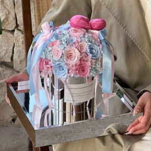 Ramo de Rosas Eternas en Cubo Decorativo, Regalo para el Día de San Valentín o Graduación, para Amigas y Mejores Amigas - Product Image 5