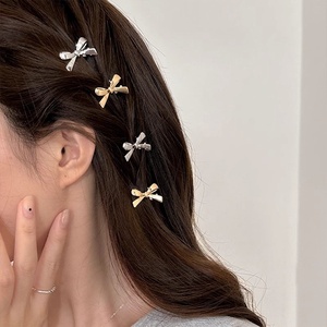 韓国風ミニリボンヘアクリップ 女の子用スイートメタルヘアクリップ 小さなアリゲータークリップ カスタム卸売 女性用合金ヘアアクセサリー - Product Image 1