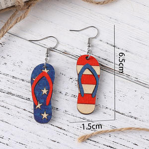 Boucles d'oreilles en bois pantoufles à rayures étoiles drapeau pendentif boucles d'oreilles pour femmes Uionen 1122 - Product Image 4