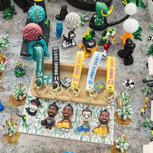 Llavero Promocional Ecológico con Figura de Estrella de Baloncesto Kawaii en 3D, Impresión UV, Diseño Navideño - Product Image 3