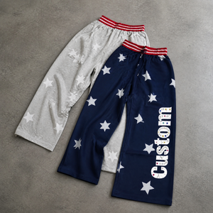 Pantalon de jogging streetwear personnalisé, vierge, en molleton bouclette de haute qualité, avec impression patchwork, coupe ample, effet vieilli, jambe large et évasée - Product Image 1