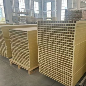 Panneaux de porte en composite bois-plastique empilés pour usage intérieur, étanches et résistants à l'humidité, portes en WPC - Product Image 2