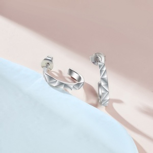 Boucles d'oreilles en argent sterling 925, design minimaliste, bijoux fins, plaqué rhodium, géométriques, tendance, créoles, cadeau de mariage, de fiançailles - Product Image 4