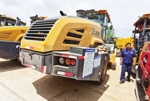 Compactador de <span class=keywords><strong>rodillo</strong></span> de carretera vibratorio usado oficial XCMG XS335IV <span class=keywords><strong>Rodillo</strong></span> de hormigón de un solo tambor de 33 toneladas con precio barato - Product Image 3