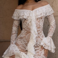 Robe longue unie blanche en dentelle pour femme, modèle 2026, personnalisée OEM, épaules dénudées, manches évasées, fente haute, ourlet droit, écologique