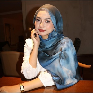 Foulard Hijab Dégradé Tendance pour Femme – Voile Instantané en Jersey Doux, Châles Longs - Product Image 2