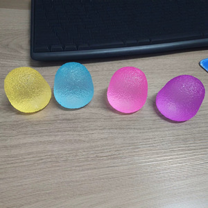 Best-seller transfrontalier : bonbons moelleux au malt, boules de bonbons mates anti-stress rebondissantes, petits jouets arc-en-ciel à récupération lente. - Product Image 1