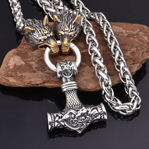 Collier pendentif pour homme en acier inoxydable, plaqué or <span class=keywords><strong>18</strong></span> carats, avec chaîne à maillons motif marteau de <span class=keywords><strong>Thor</strong></span> et runes vikings, style punk et tendance, idéal pour un anniversaire - Product Image 3