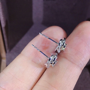 Orecchini a perno con rose da donna, design floreale, accessori per l'orecchio da indossare tutti i giorni - Product Image 6