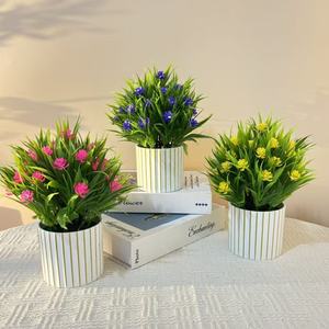 Plantes artificielles nordiques en pot, mini-herbe avec fleurs, pot à rayures blanches et dorées, décoration d'intérieur, ornement de salon, 21 pouces - Product Image 2