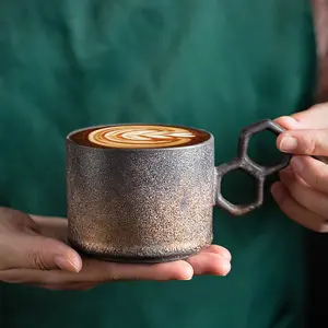 2024 nueva taza de café de cerámica creativa apilable Ins Retro taza de agua anillo geométrico mango microondas seguro cerámica arcilla tazas viaje