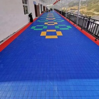 Dalles en plastique PP emboîtables antidérapantes modernes pour aires de jeux extérieures de maternelle, écoles et parcs – Solution de conception graphique