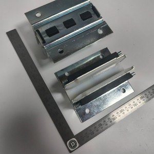 Pattino Guida Contrappeso Ascensore ad Alta Compatibilità L=125mm Larghezza=105mm per Guida da 16mm (Sub-Produzione) - Product Image 4