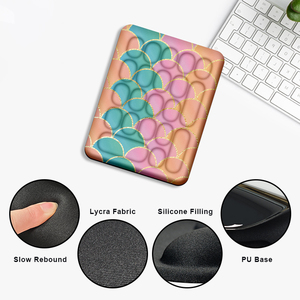 แผ่นรองเมาส์คีย์บอร์ดซิลิโคนสำหรับเล่นเกมอนิเมะแบบกำหนดเองแผ่นรองเมาส์ลายการ์ตูนพียู - Product Image 3
