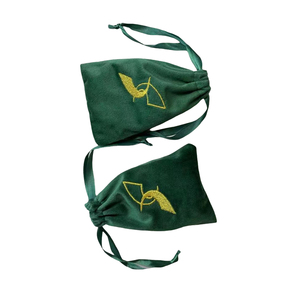 Pochette à bijoux en velours satiné de luxe avec logo gaufré recyclable, avec cordon de serrage, pour cadeaux - Taille et couleur personnalisables - Product Image 2