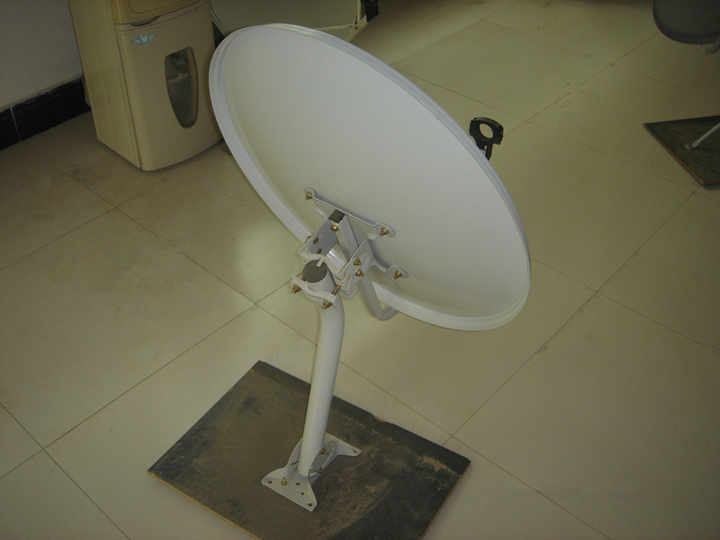 100cmの大きな衛星ディッシュアンテナ-オフセット-三角形のベースを  