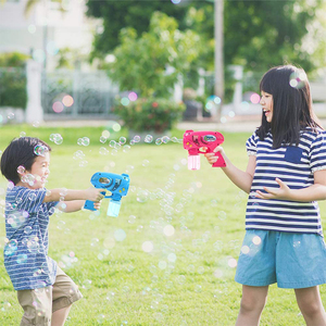 Pistolet à bulles électrique SQ à cinq trous en ABS, jouet d'été extérieur pour enfants avec souffleur de bulles et recharge - Product Image 5