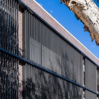 Panneaux de plafond à lamelles verticales en aluminium modernes, légers, durables, ventilation optimisée, écologiques, sur mesure, OEM, pour hôtels