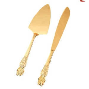 Set di formine per torte e coltelli da sposa in lega di zinco oro di lusso con manico in ananas - Product Image 6