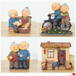 Couple de personnes âgées résine artisanat heureux vieil homme vieille dame <span class=keywords><strong>mariage</strong></span> décor <span class=keywords><strong>mariage</strong></span> Souvenir cadeau 13.5x9.5x11.5cm maison bureau décoration - Product Image 4