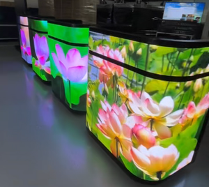ผนังวิดีโอ LED แบบยืดหยุ่น P2.5 สำหรับบูธดีเจในร่ม ผลิตจากโรงงาน เหมาะสำหรับเวทีคลับ - Product Image 4