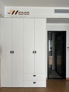 Robuster, umwelt freundlicher, moderner, freistehender Schlafzimmer schrank aus weißem Glanz aus Holz mit verstellbaren Regalen und Metall griffen - Product Image 6