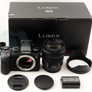 กล้องมิเรอร์เลส HFT Professional <span class=keywords><strong>Lumix</strong></span> <span class=keywords><strong>DC</strong></span>-<span class=keywords><strong>S5</strong></span> เลนส์ 20-60 มม. ฟูลเฟรม วิดีโอ 4K UHD เซ็นเซอร์ CMOS จอแสดงผล 3 นิ้ว รับประกัน 1 ปี - Product Image 1