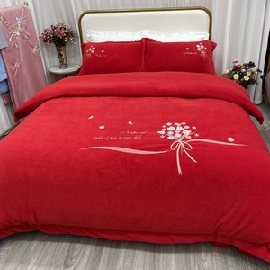 Juego de Ropa de Cama Bordada de Felpa de Leche Nantong Home Textiles, 4 Piezas, Estilo Princesa, Cálida para Invierno, Duradera, con Patrón de Plantas y Flores - Product Image 3