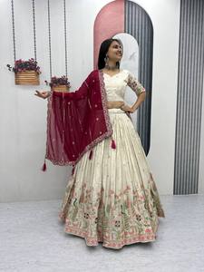 Lehenga Choli de bonne qualité avec Cancan pour femmes, robe ethnique brodée élégante pour mariage et fête, disponible au prix d'exportation - Product Image 3