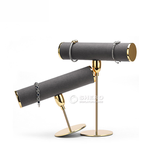 Plateau de présentation de bijoux en noir et gris de luxe, support de présentation d'anneaux et de bracelets en forme d'escalier - Product Image 1