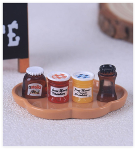 Miniatures <span class=keywords><strong>en</strong></span> résine Kawaii <span class=keywords><strong>en</strong></span> forme <span class=keywords><strong>de</strong></span> confiture <span class=keywords><strong>de</strong></span> fraises, sauce <span class=keywords><strong>chocolat</strong></span>, jouets pour enfants, bouteilles <span class=keywords><strong>de</strong></span> bière, gobelets à eau, breloques miniatures pour maison <span class=keywords><strong>de</strong></span> poupée, vente <span class=keywords><strong>en</strong></span> gros - Product Image 4