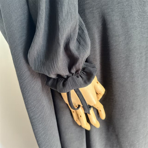 Jilbab a Due Pezzi con Gonna Khimar Abbigliamento Islamico Musulmano Abaya da Preghiera in Crepe con Polsini Arricciati e Lacci per le Dita - Product Image 3