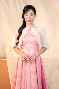 Robe Ao Dai en brocart de soie et mousseline, motif longévité et double bonheur, style célébration de printemps avec détail col anneau KAD26 - Product Image 2