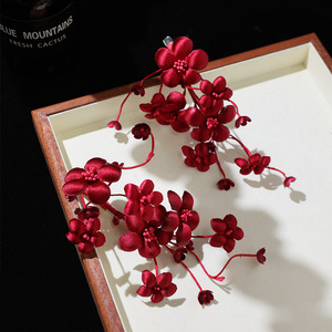 Nouvelle Pince à Cheveux Latérale Fleur Rouge Rétro Faite à la Main Exquise 2025, Coiffe de Mariage Haut de Gamme pour Séances Photo - Product Image 4