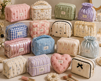 Ensemble de trousses de maquillage en tissu texturé ivoire avec cœur doré, logo personnalisé, pochette de voyage, vente en gros, fabricant OEM