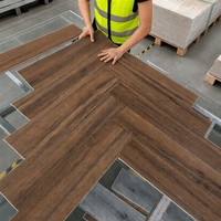 Plancher flottant imperméable en vinyle SPC de luxe, motif chevron, 7 mm 8 mm, chêne blanc, système clic, revêtement de sol hybride en plastique pour intérieur