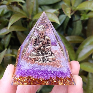 Statue de Bouddha, pyramide en cristal, résine époxy, décoration de la maison, ornement de bureau, cadeau - Product Image 1