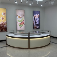Vitrine de présentation de bijoux sur mesure en verre pour magasin de détail, vitrine de bijouterie pour centre commercial moderne