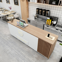 Comptoir de réception de restaurant avec comptoir d'épicerie léger