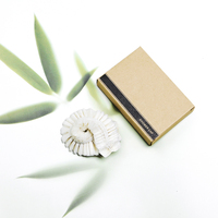 Ensemble d'articles de toilette en bambou naturel pour chambre d'hôtes, articles de toilette de luxe pour hôtel avec rasoir et brosse à dents en bambou dans une boîte en papier kraft recyclable