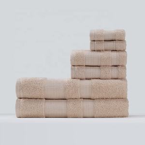 Serviettes d'hôtel blanches de qualité supérieure - Séchage rapide et très absorbantes 100% coton, <span class=keywords><strong>ultra</strong></span> douces, logo personnalisé en gros - Product Image 3