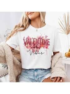 T-shirt stampata Valentine Vibes da donna, casual, girocollo, manica corta, vestibilità ampia, 100% cotone jersey, stagione primaverile - Product Image 3