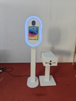 Photomaton professionnel moderne pour événements commerciaux avec lumière ovale, compatible avec iPad et appareil photo reflex numérique, machine de photomaton instantanée