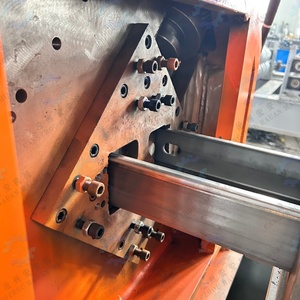 Machine flexible de fabrication de poteaux de sécurité, machine de formage de poteaux de sécurité à grande vitesse, machine de fabrication de panneaux de terminaison de poteaux de sécurité ondulés - Product Image 2